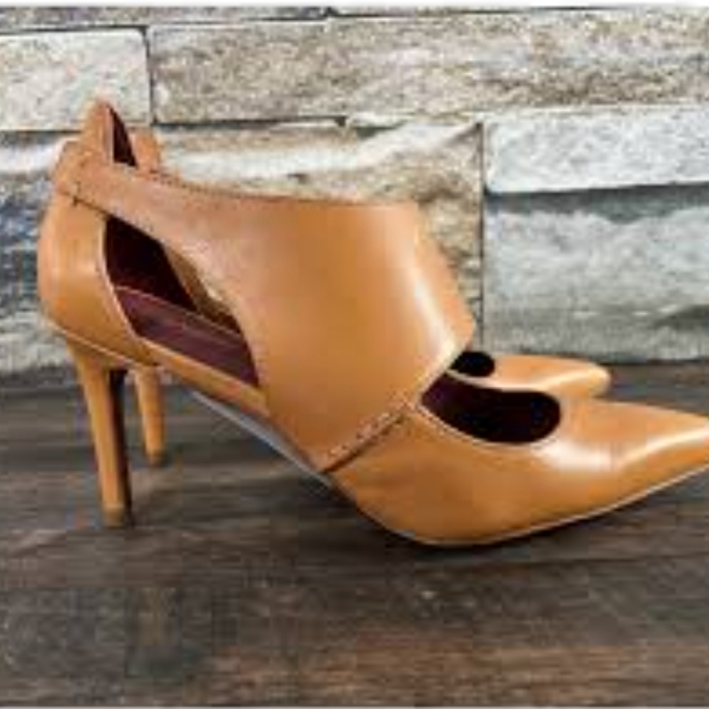 Coach Vanda Pumps